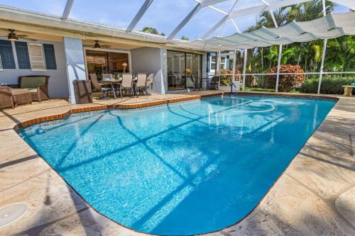 Caloosahatchee Casa | OH! What a Villa - Sunsets, Saltwater Pool, Hot tub, Tiki Hut, Dock - Villa Coastal Cottage- Roelens