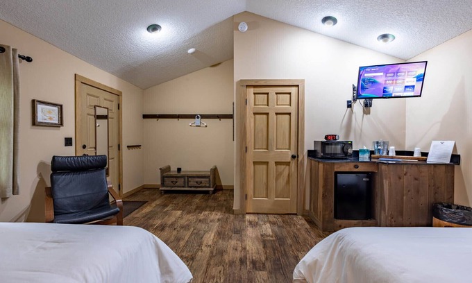 Okeechobee Cabina | OK CORRAL GUN CLUB Florida’s premier shooting sports club in Okeechobee Florida.