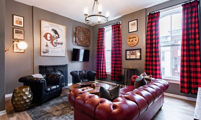 Versailles Hotel | Old Crow Suite, The Woodford Hotel