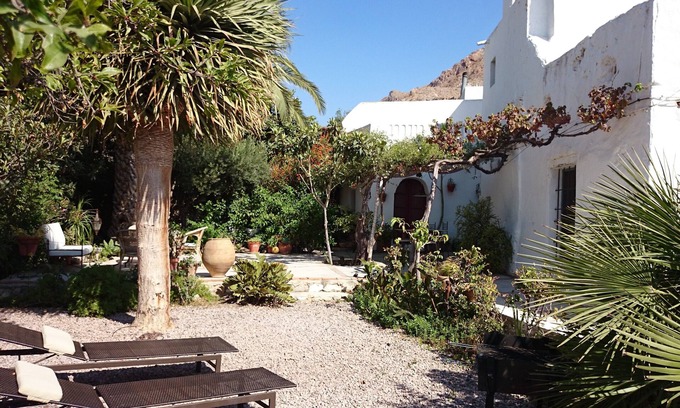Nijar Casa | Cortijo antiguo en la zona tranquila de huertas. Ideal para familias.