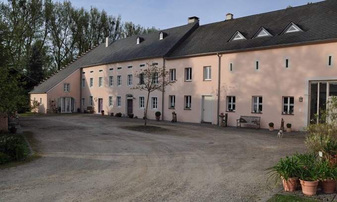 Messerich Apartamento | Antigua forja en un patio listado