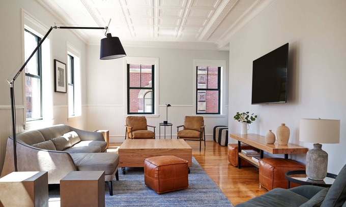 Old Port Condominio | Old Port Charm Meets Modern Comfort in Luxurious 3-Bedroom Urban Home