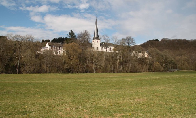 Wirft Casa | Apartamento del profesor en el "Alte Schule Kirmutscheid" de 1829