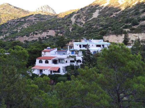 Ferma Apartamento | Oleander's Garden Traditional Cretan Cottage