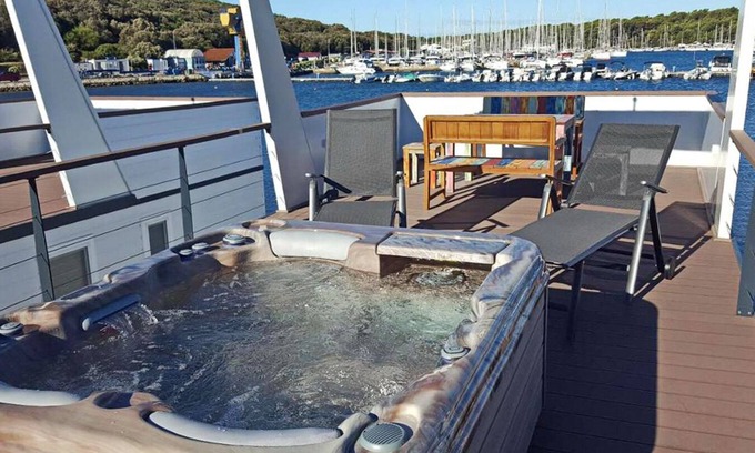 Pula Alquiler De Eote | OLIVA HOUSE BOAT - Unique Experience near Beaches, Amenities, Fun and History