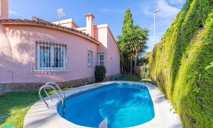 Molinell Villa | Villa piscina y jardin privado, TV SAT TNT, WIFI en Oliva Nova