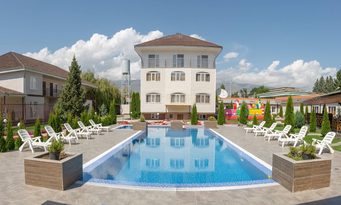 Cholpon-Ata Hotel | ololoFamily