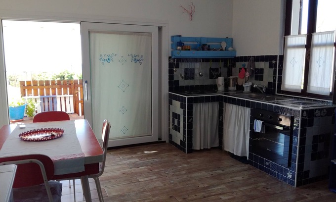 Eden Beach Apartamento | En la playa, hermosas puestas de sol. Wifi gratis. Ofertas de otoño en Cerdeña.