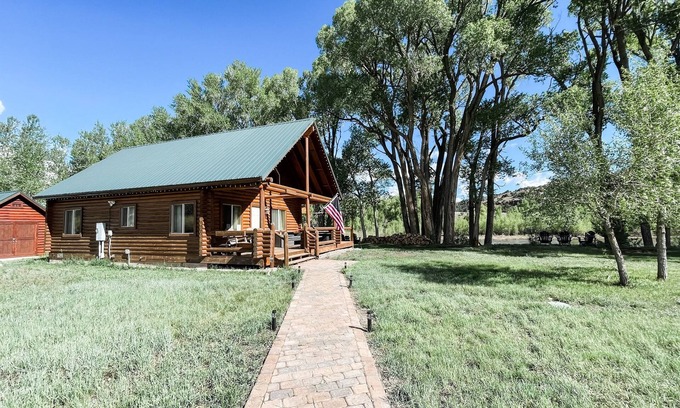 South Fork Cabina | On the river! Private patio. 2 large yards. Dog friendly. Book now for summer!