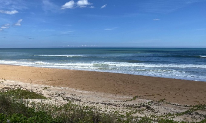 Ormond Beach Casa | One block from Ormond Beach Please call or text Gina 386-341-5135