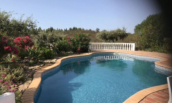 Ourique Cabaña | Una cabaña especial con su propia piscina privada, jardines impresionantes, preciosas vistas.