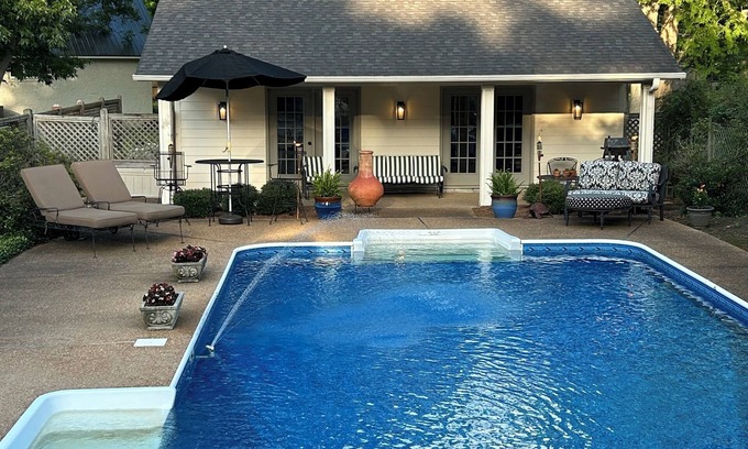 Clarksdale Cabaña | Only a mile from historic downtown Clarksdale!