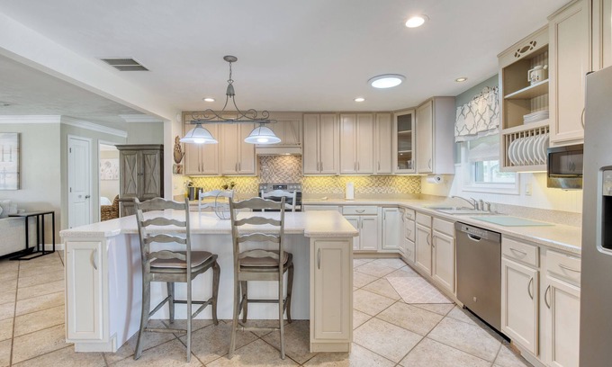 Ormond Beach Plaza Casa | OPEN Ormond Beach access-A1A project has not blocked our street access to ocean!