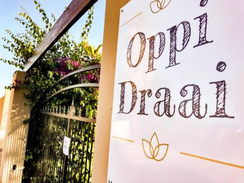 Oudtshoorn Casa | Oppi Draai Guesthouse
