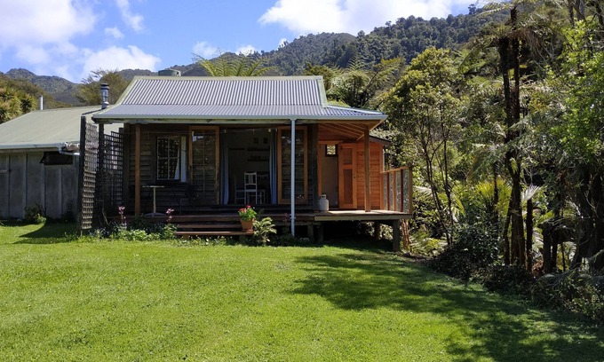 Collingwood Cabaña | Opua Garden Cottage, capacidad para 3