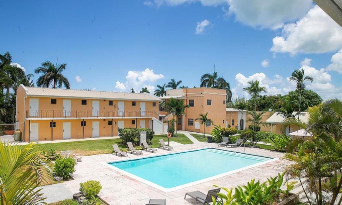 Nassau Hotel | Orange Hill Beach Inn