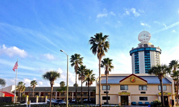 Florida Center Hotel | Super 8 by Wyndham Orlando International Drive