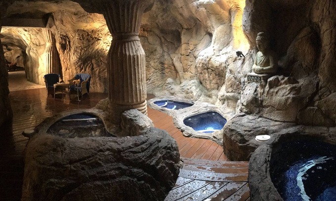 Alicante Chalet De Esquí | Vacaciones en familia, con Spa y Piscina de verano y de invierno