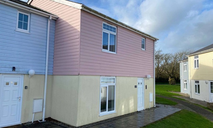 Saint Columb Major Cabaña | Outstanding 4 Bedroom Open-Plan Lodge.