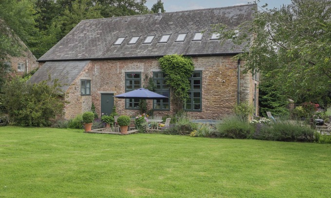 Little Cowarne Cabaña | OWL BARN, family friendly, luxury holiday cottage in Leominster