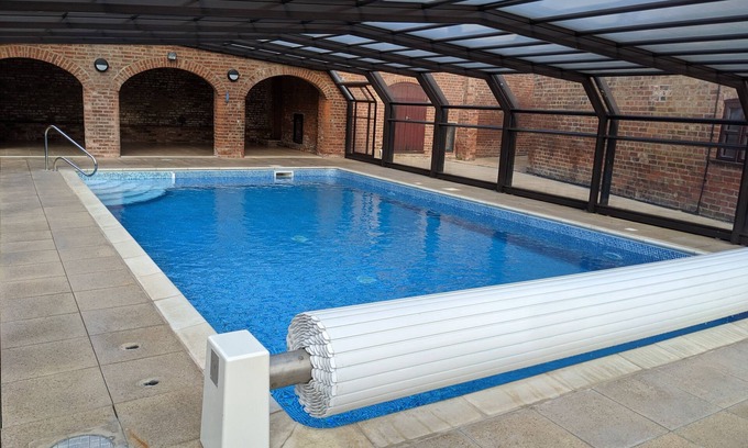 Louth Cabaña | Owl Lodge, Covenham Holiday Lodges