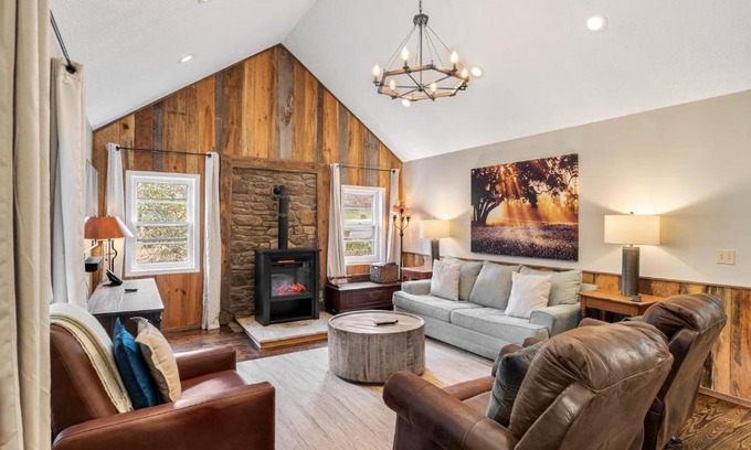 Weaverville Casa | Oxbow Farmhouse