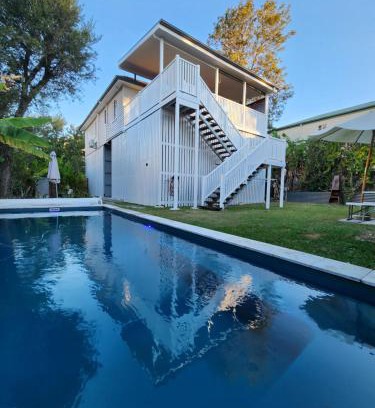 Oxley Casa | OXLEY Mineral Pool & Private Home suburbanSTAY