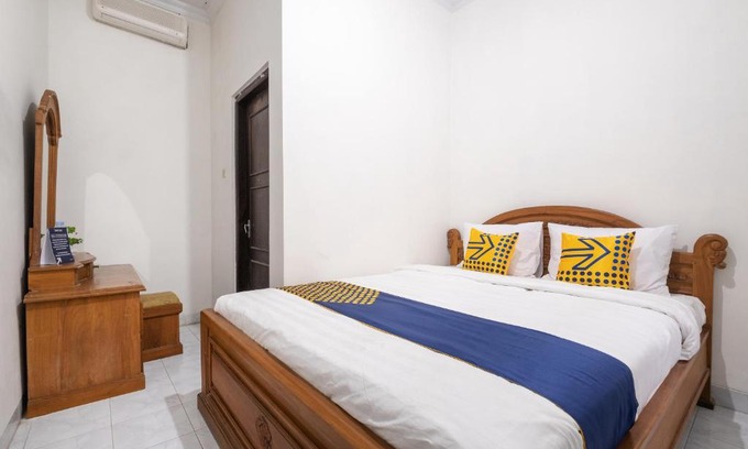 Depok Hotel | OYO 1806 Puri Arsita Homestay