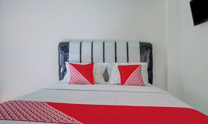 Padang Hotel | OYO 3266 Alifah Residence Syariah