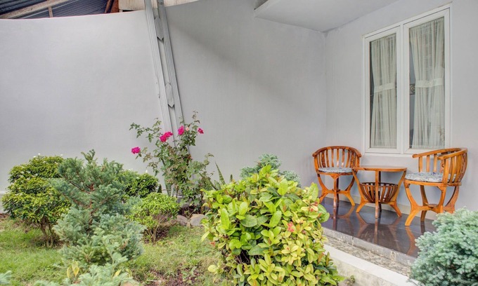 Padang Hotel | OYO 3690 Wisma Yani Syariah