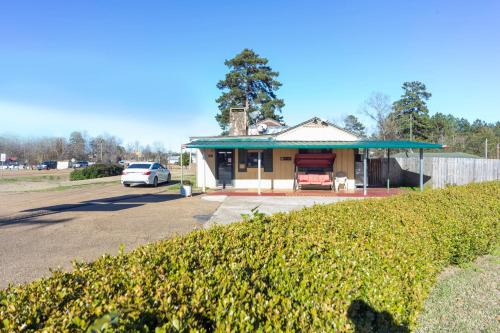 Brookhaven Hotel | OYO Hotel Brookhaven MS Hwy 51 North