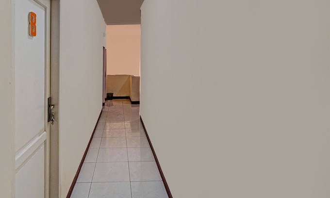 Bandung Hotel | OYO Life 92546 Kost Merah Bojongsoang Syariah