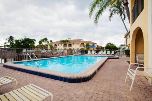Caloosahatchee Hotel | OYO Waterfront Hotel- Cape Coral Fort Myers, FL