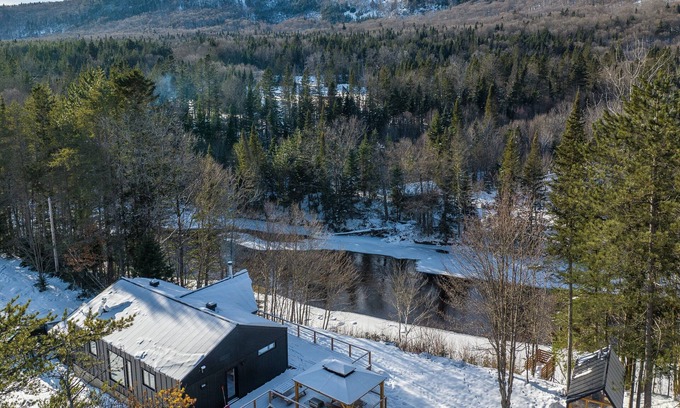 Saint-Raymond Chalet De Esquí | P'tit Plateau|Valley Bras du Nord|Vu|Sauna|River|Fire Place|EV Charger|Bike|SUP