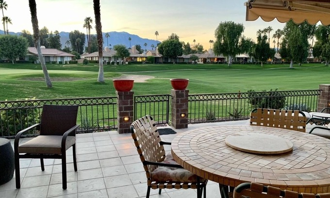 Palm Desert Condominio | Palm Desert Home with Mountain VIEWS on GOLF COURSE!