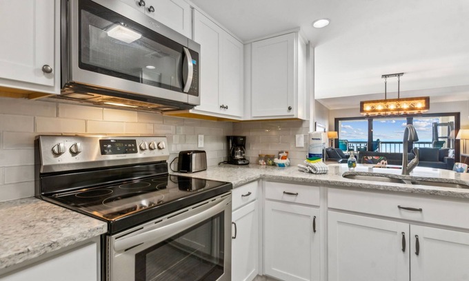 Amelia City Condominio | Palm Trees and Ocean Views: Your Coastal Retreat