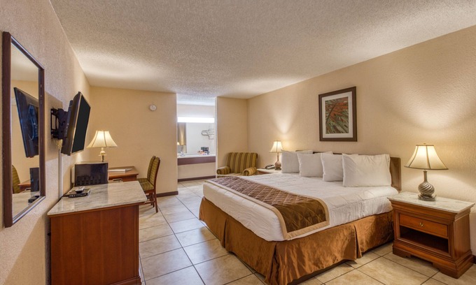 Lake City Hotel | Palms Garden Inn