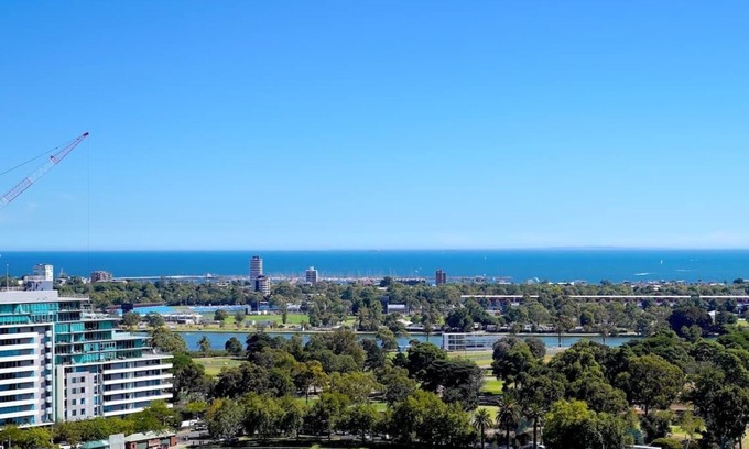 South Yarra Apartamento | Panoramic City & Bay Views: Luxury Fawkner Stay