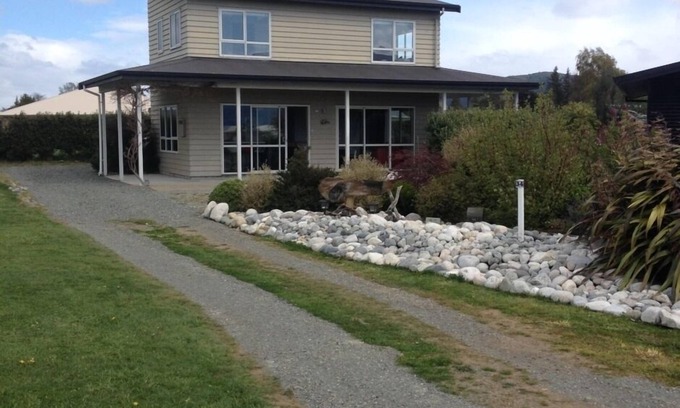Te Anau Casa | Vistas panorámicas de Fiordland desde habitaciones cálidas y soleadas. Lino limpio fresco incluido 😀!