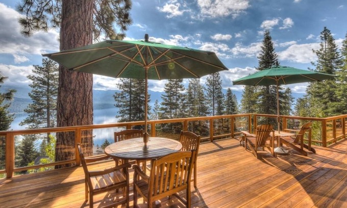 Crystal Bay Casa | Casa ejecutiva panorámica Lakeview con cubierta de gran tamaño. La casa de martini