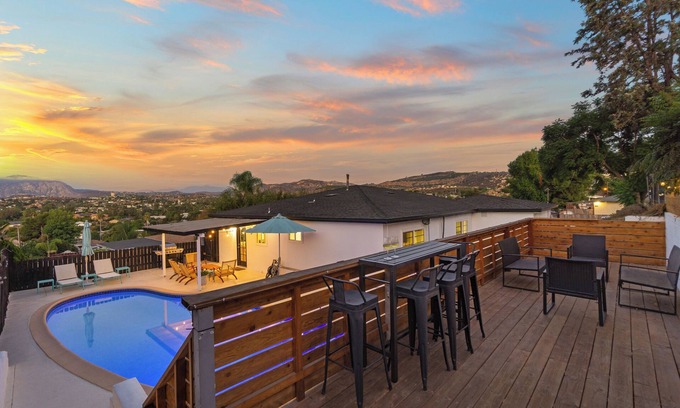 Winter Gardens Casa | Panoramic Mountain View Oasis with Pool!! Serene 4 bedroom Newly remodeled home!