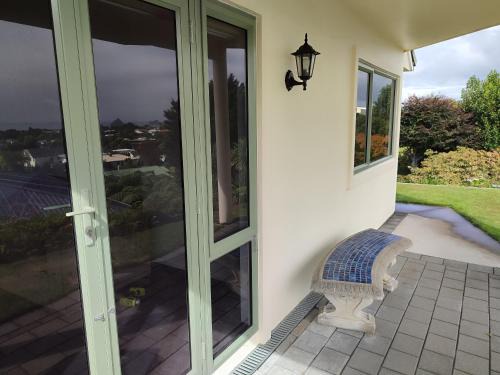 New Plymouth Casa | Panoramic vista on burns