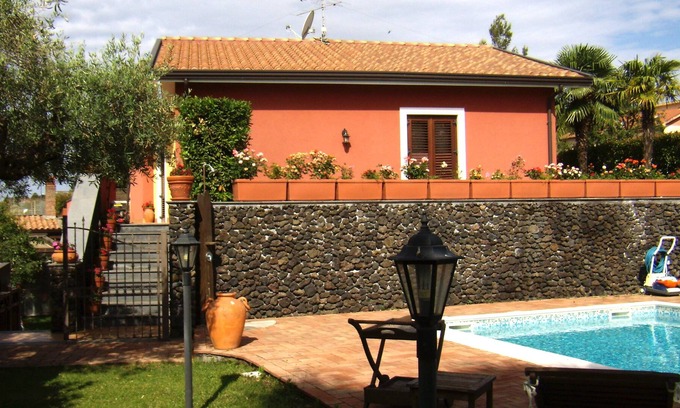 Pedara Villa | Papavero Rosso - villa at the foot of Mount Etna with private pool