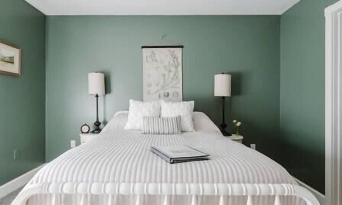 Huntington Mills Cama Y Desayuno | Paper Mill Pines Bed and Breakfast: The Sequoia Room