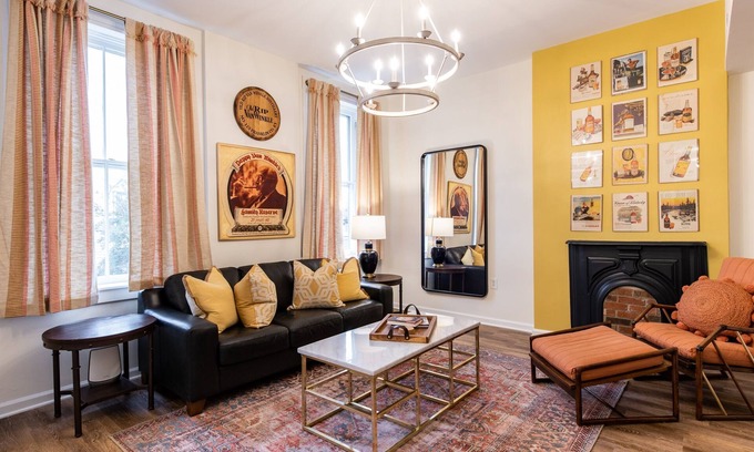 Versailles Hotel | Pappy VanWinkle Suite, The Woodford Hotel