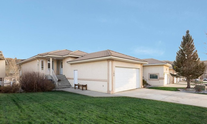 Lethbridge Condominio | Paradise Canyon Golf Resort - Signature Walkout Condo 380