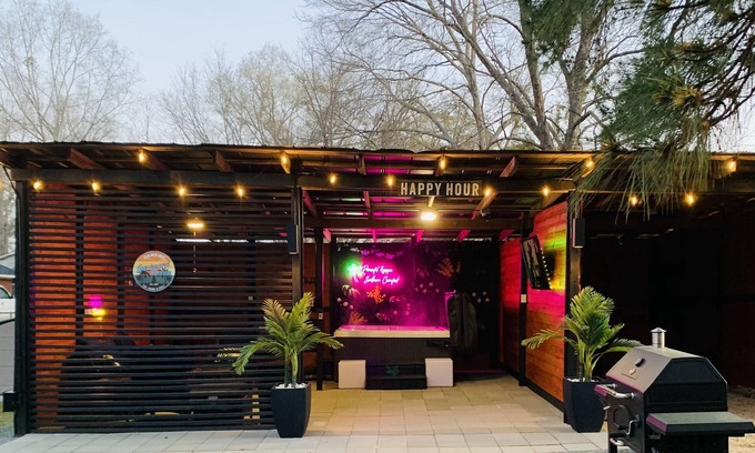 Kinston Casa | Paradise Escape: Jacuzzi, Fire Pit, Game Room