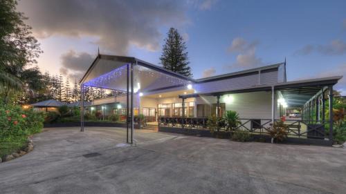 Burnt Pine Hotel | Paradise Hotel & Resort