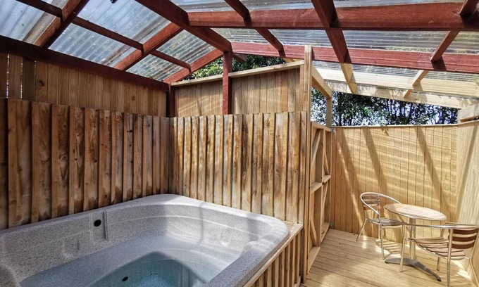 Parakai Hotel | Parakai Geothermal Motel