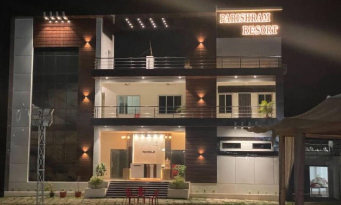 Jaunpur Complejo | Parishram Resort By GRB